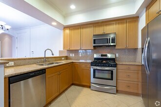 4871 Klump Ave, Unit 105 in Los Angeles, CA - Foto de edificio - Building Photo