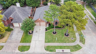 15002 Chestnut Falls Dr in Cypress, TX - Building Photo - Building Photo