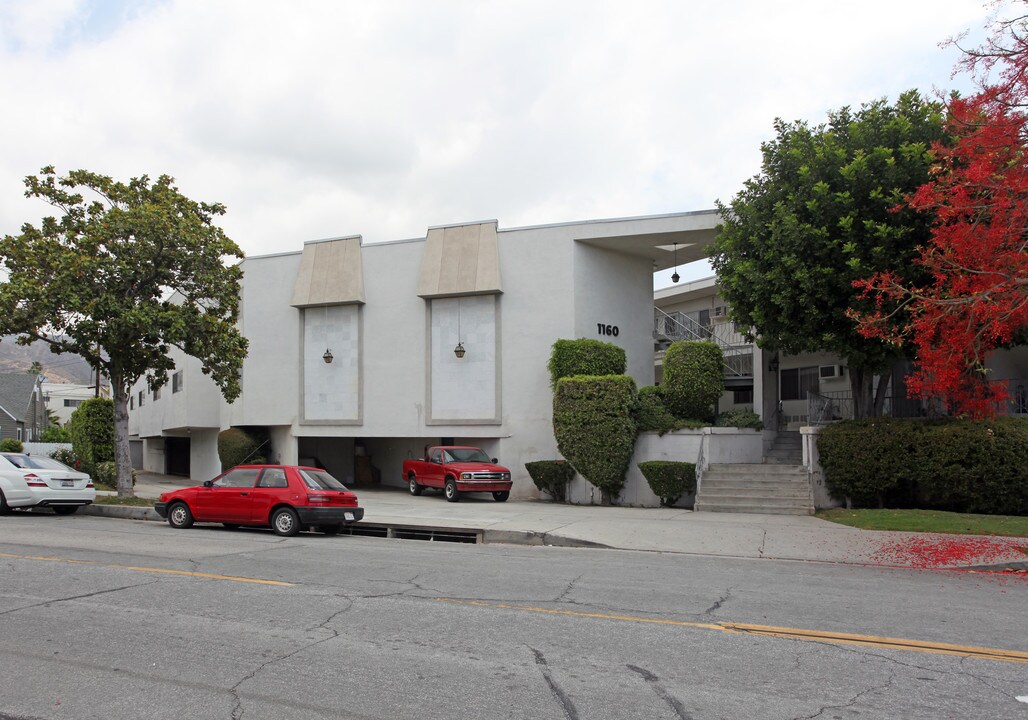 1160 N Kenilworth Ave in Glendale, CA - Building Photo