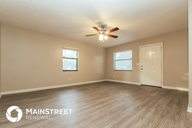 672 28th Ave S in St. Petersburg, FL - Foto de edificio - Building Photo