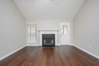 524 Summit Way in Mount Juliet, TN - Foto de edificio - Building Photo