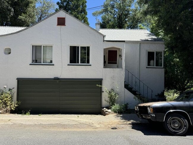 property at 574 E Broad St