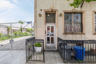 154 Grattan St in Brooklyn, NY - Building Photo - Building Photo