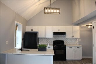 36 Tinsmith Crossing in Wethersfield, CT - Building Photo - Building Photo