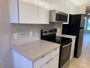 12501 SW 14th St in Pembroke Pines, FL - Foto de edificio - Building Photo