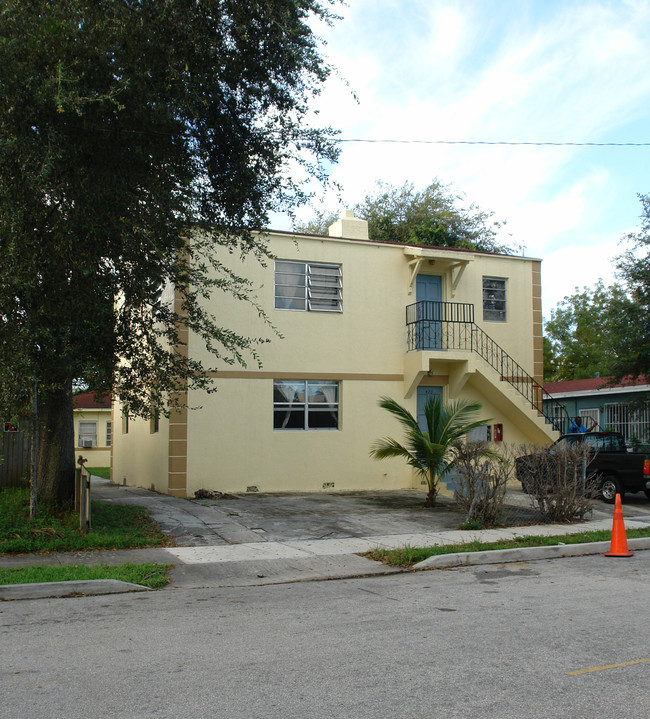 426 NE 77th St in Miami, FL - Building Photo - Building Photo