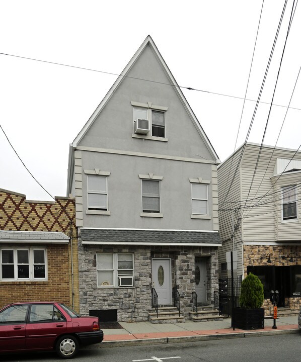 6907 Park Ave in Guttenberg, NJ - Building Photo