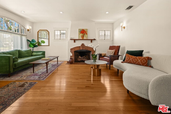 944 S Hudson Ave in Los Angeles, CA - Building Photo - Building Photo