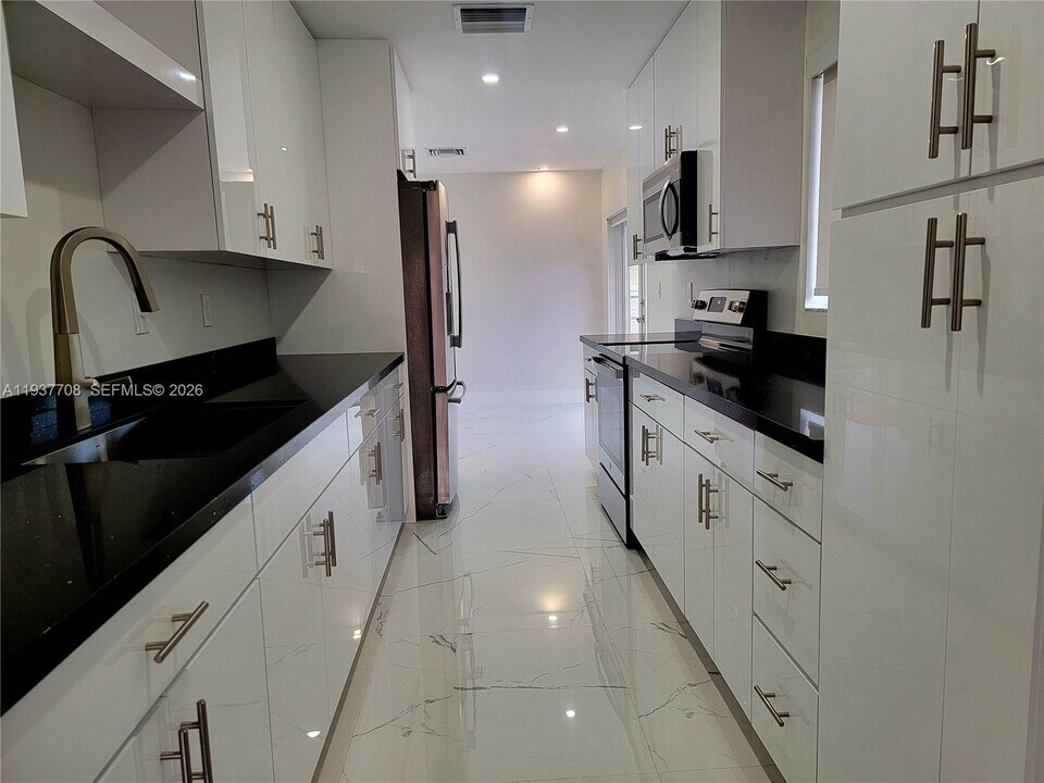 14860 SW 307th St in Homestead, FL - Building Photo