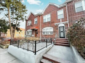 40-18 50th Ave in Queens, NY - Building Photo