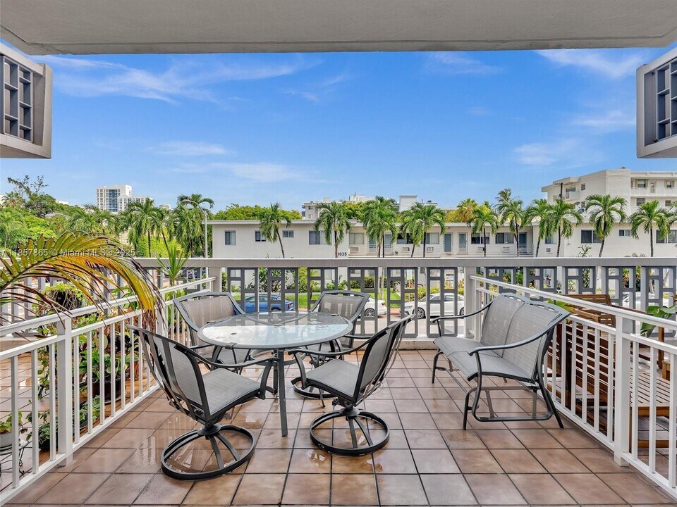 1030 9th St in Miami Beach, FL - Building Photo