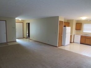 1960 Queens Meadow Ln in Grove City, OH - Building Photo - Building Photo