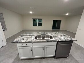 5548 Oxford Gray Rd in Zephyrhills, FL - Building Photo - Building Photo