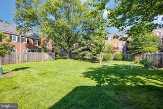 3047 S Columbus St, Unit B2 in Arlington, VA - Building Photo - Building Photo