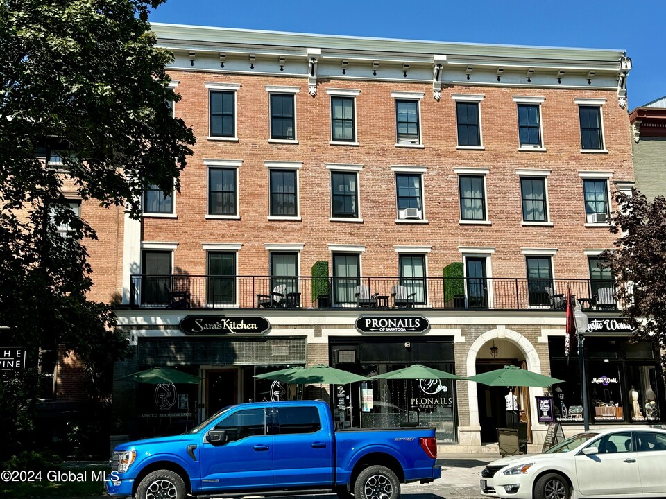 423 Broadway in Saratoga Springs, NY - Building Photo