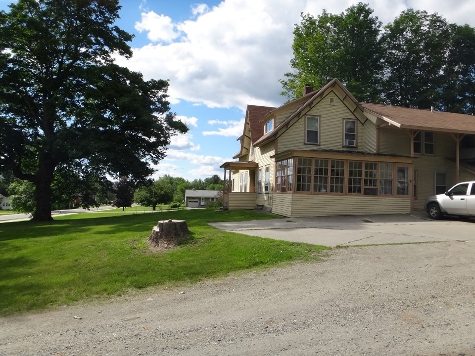 25 Lily Ln in Morrisville, VT - Building Photo