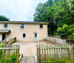 8070 Esterbrook Dr in Nashville, TN - Building Photo