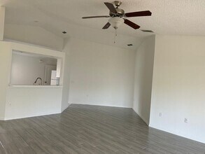 612 Lakemont Dr in Brandon, FL - Building Photo - Building Photo