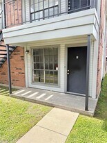 2221 Stella St in Denton, TX - Building Photo