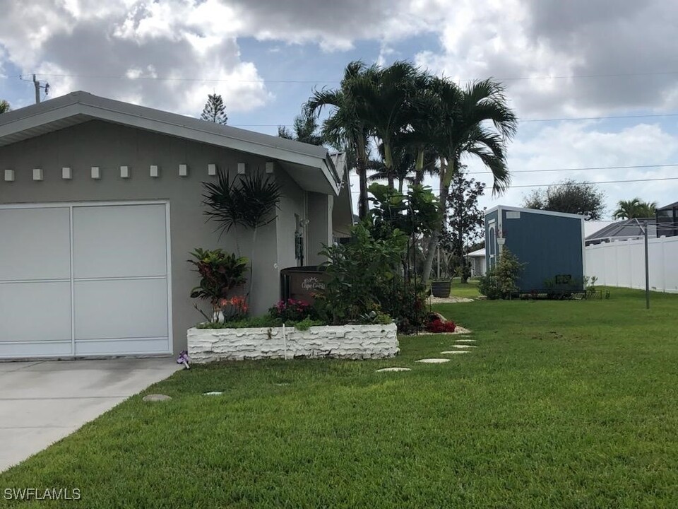 234 SE 44th St in Cape Coral, FL - Foto de edificio