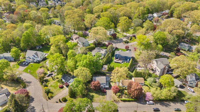 property at 14 Meadowpark Ave N