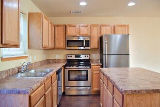 213 S Rolling Woods Way in Fayetteville, AR - Building Photo - Building Photo