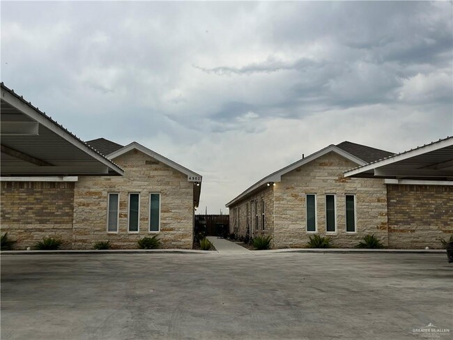 property at 4902 N Hiawatha Dr