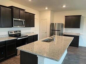 19020 Quiet Range Dr in Elgin, TX - Building Photo - Building Photo