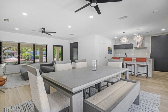 811 NE 17th Ct in Fort Lauderdale, FL - Building Photo - Building Photo