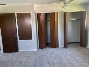 704 Cottonwood Ln in Newton, KS - Building Photo - Building Photo