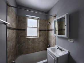 5911 W Huron St in Chicago, IL - Building Photo - Building Photo