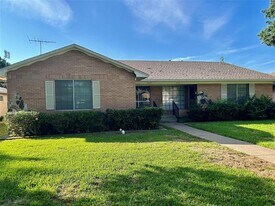 7458 Walling Ln in Dallas, TX - Building Photo