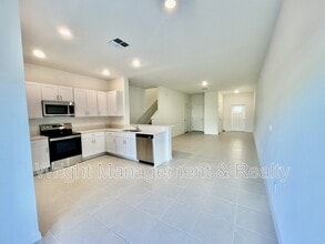 36113 Risa Michele St in Zephyrhills, FL - Building Photo - Building Photo