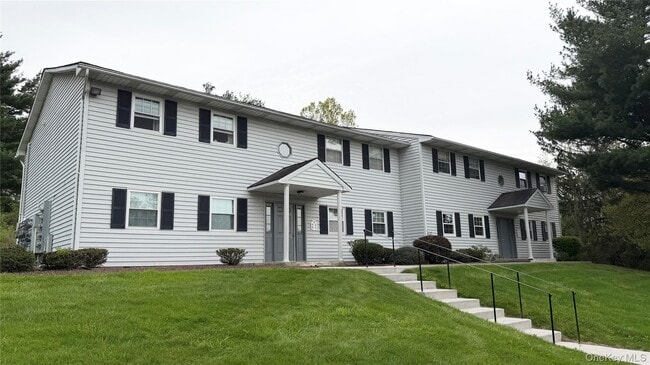 property at 8 Ivy Ct