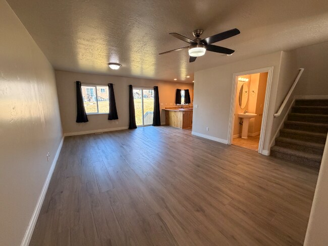 1987 Churchill Dr in Saratoga Springs, UT - Foto de edificio - Building Photo