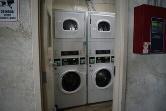 230 A St, Unit Standard Unit in Davis, CA - Foto de edificio - Building Photo
