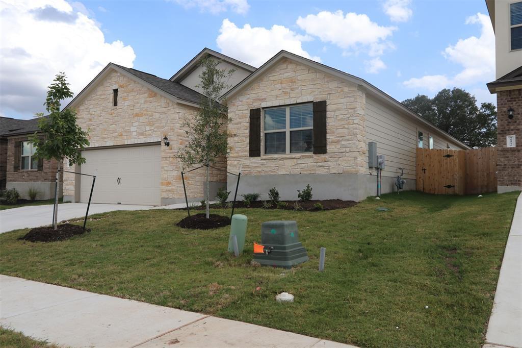 256 Falling Star Ln in Andice, TX - Building Photo