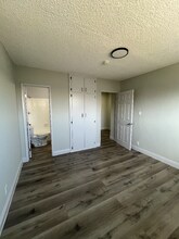 1060 W 117th St in Los Angeles, CA - Building Photo - Building Photo