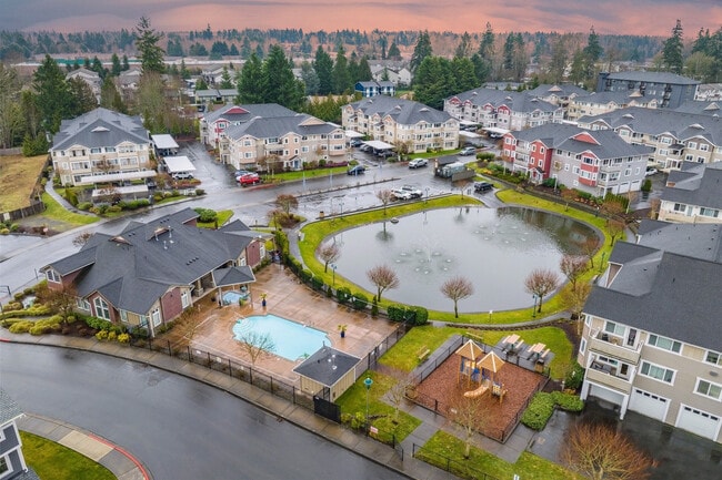 13503 97th Ave E, Unit 308 in Puyallup, WA - Foto de edificio - Building Photo