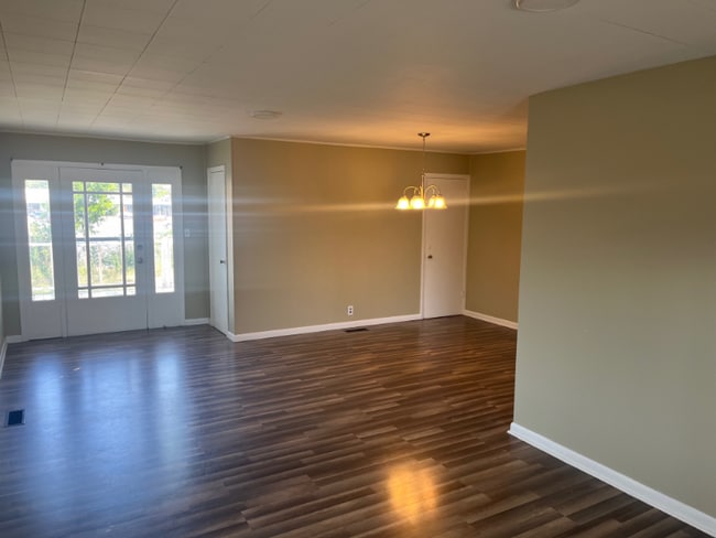 1413 N Pine St in Florence, AL - Foto de edificio - Building Photo