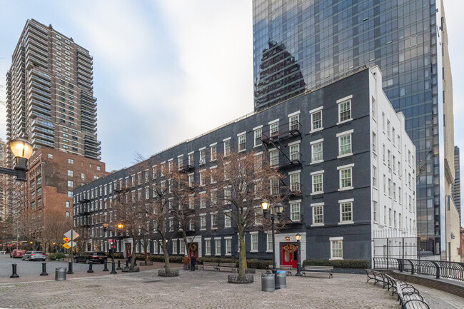 527-541 E 72nd St in New York, NY - Building Photo - Building Photo
