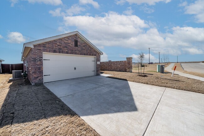 14004 Birch Farm Dr in Pilot Point, TX - Building Photo - Building Photo