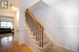 830-830 Stainton Dr in Mississauga, ON - Building Photo - Building Photo