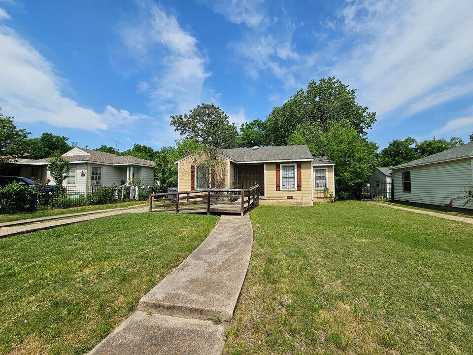 2541 Fordham Rd in Dallas, TX - Building Photo