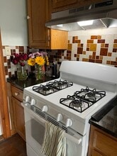 64 Coolidge St, Unit #1 in Brookline, MA - Building Photo - Building Photo