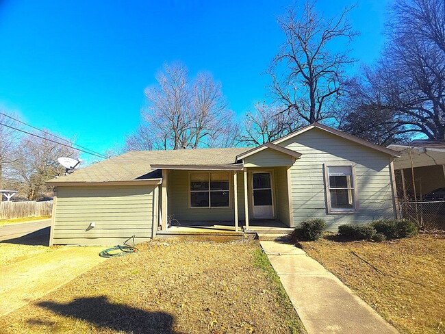 405 NE 24th in Paris, TX - Foto de edificio - Building Photo