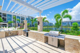 Vue at Belleair in Clearwater, FL - Foto de edificio - Building Photo