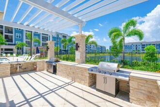 Vue at Belleair in Clearwater, FL - Building Photo - Building Photo