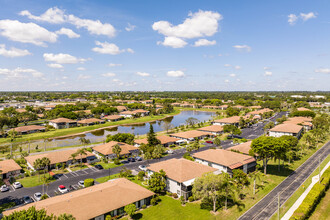 5750 Phoenix Palm Ct in Delray Beach, FL - Foto de edificio - Building Photo