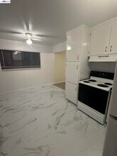 416 Grove Way in Hayward, CA - Building Photo - Building Photo